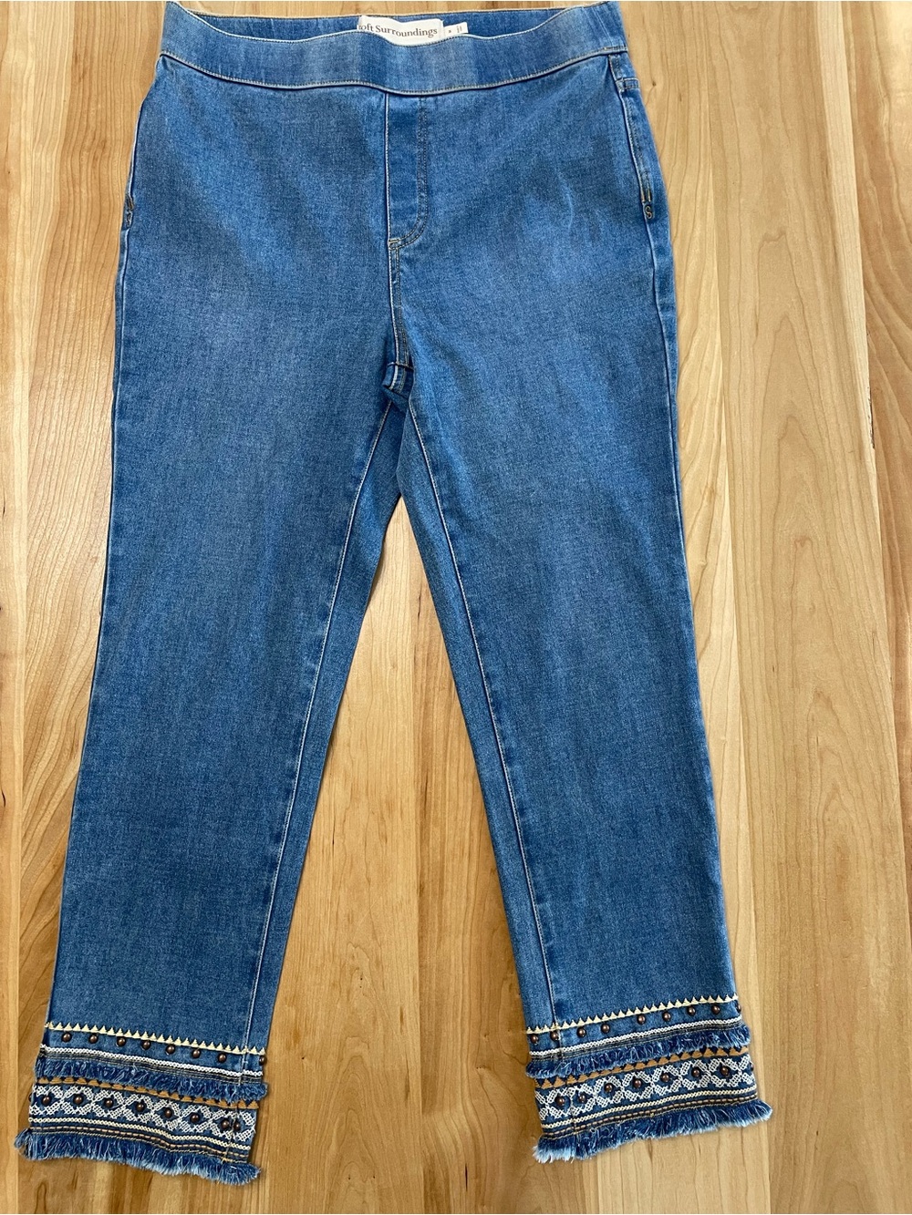 Soft Surroundings Medium Pull On Embroidered And Raw Hem Blue Jeans